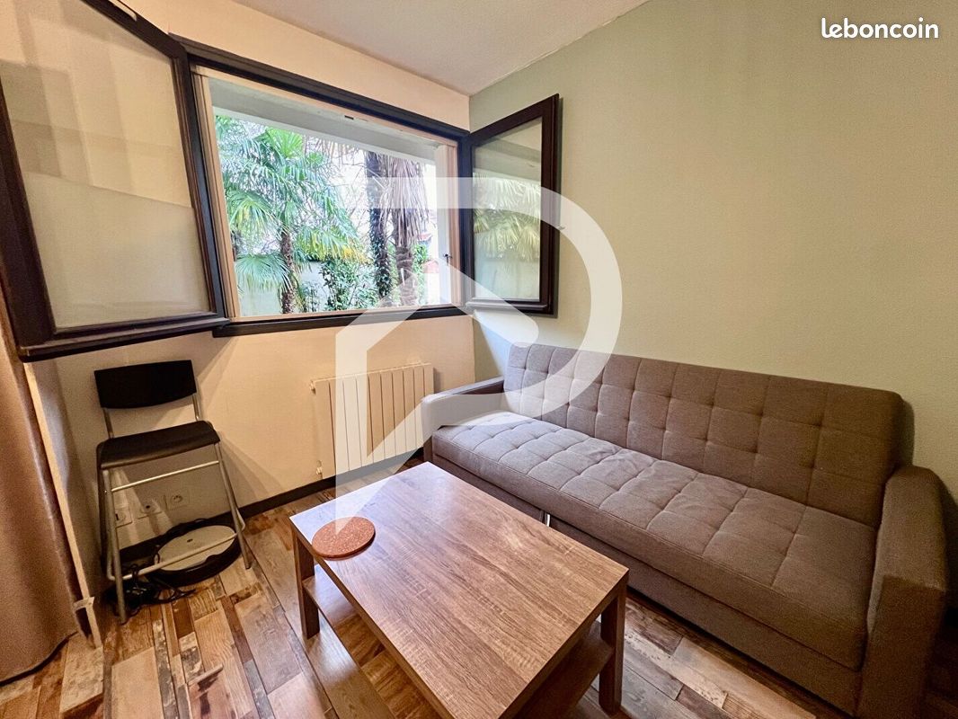 Studio in Pau, France No. 110928