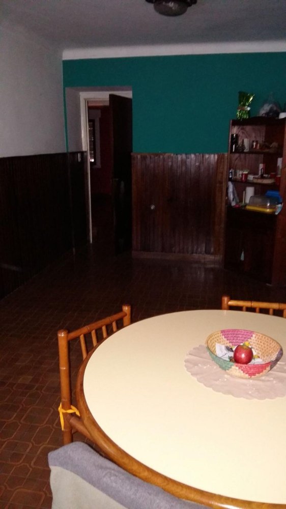 Casa de 3 dormitorios en Lomas de Zamora, Argentina No. 67989