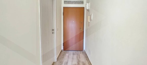 2 rooms Apartment in Bari, Italy No. 33865 4