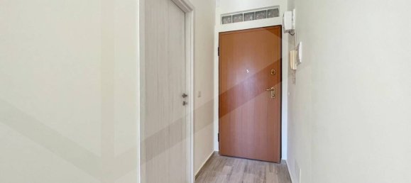 2 rooms Apartment in Bari, Italy No. 33865 21