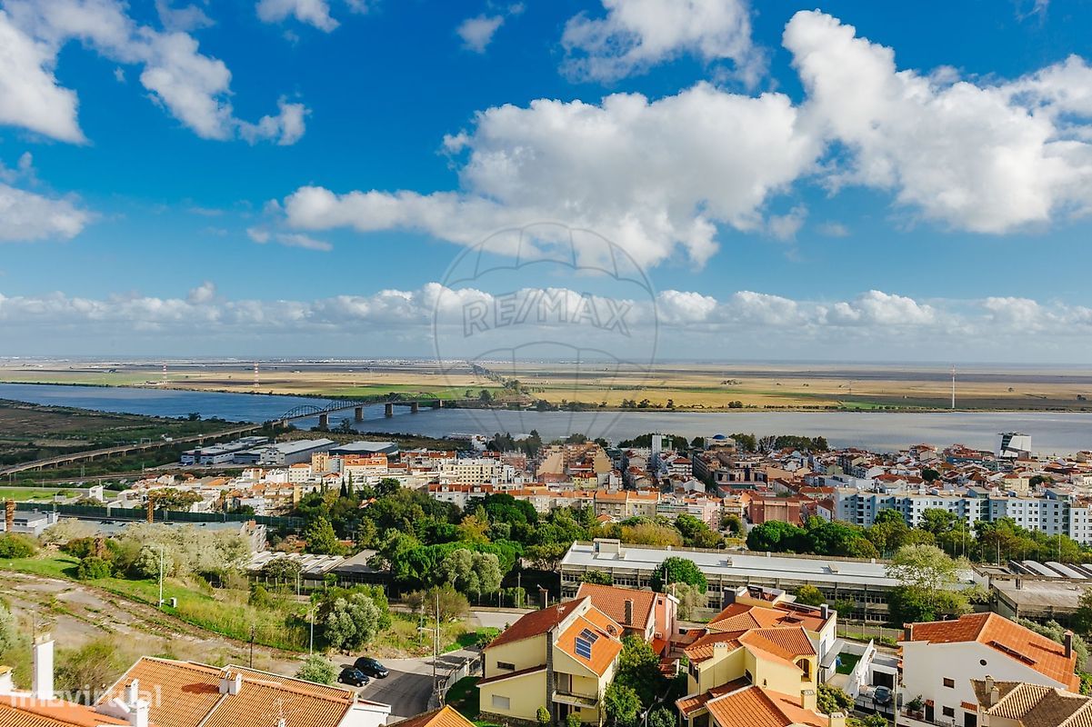 333m² Land in Vila Franca de Xira, Portugal No. 306993