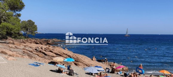 2 bedrooms Apartment in Saint-Raphael, France No. 298033 3