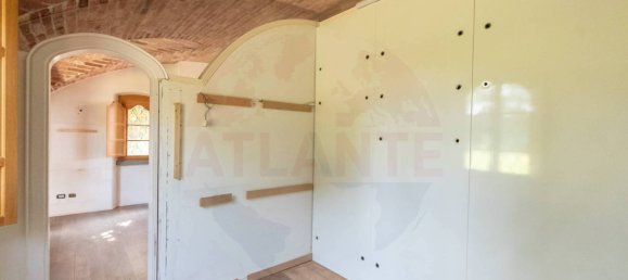 Дом с 8 спальнями в Кьяри, Италия № 121602 11