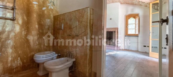 Дом с 8 спальнями в Кьяри, Италия № 121602 15