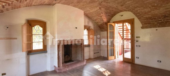 Дом с 8 спальнями в Кьяри, Италия № 121602 12