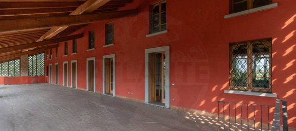 Дом с 8 спальнями в Кьяри, Италия № 121602 21