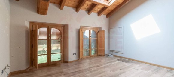 Дом с 8 спальнями в Кьяри, Италия № 121602 45