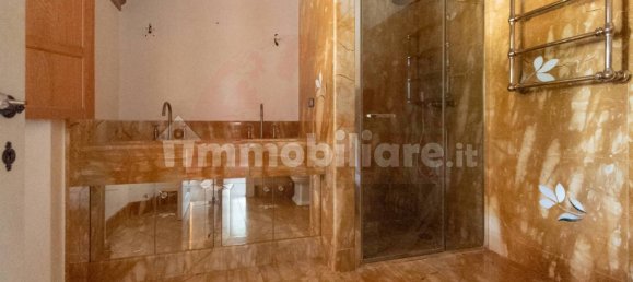 Дом с 8 спальнями в Кьяри, Италия № 121602 14