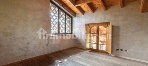 Дом с 8 спальнями в Кьяри, Италия № 121602 40