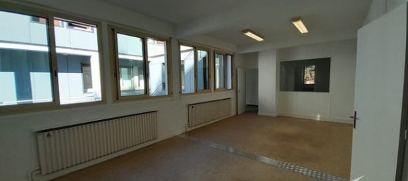 242m² Office in Tulle, France No. 312661 7