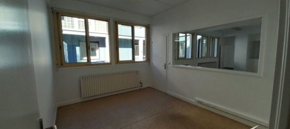 242m² Office in Tulle, France No. 312661 2