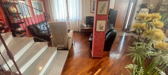 3 bedrooms Villa in Villa Cortese, Italy No. 8985 10