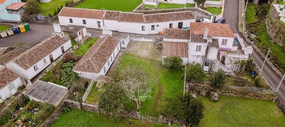 2 bedrooms House in Angra do Heroismo, Portugal No. 17688 3