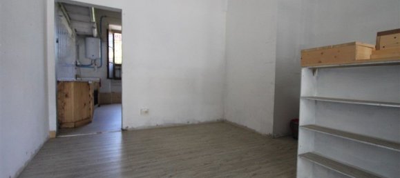 2 rooms Commercial property in Florence, Italy No. 151325 3