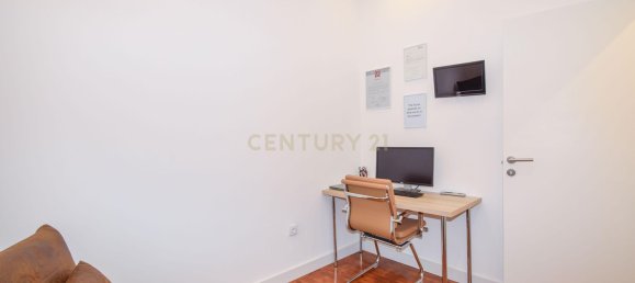 2 bedrooms Apartment in Lisbon, Portugal No. 10682 11