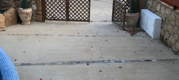 3 bedrooms House in Chloraka, Cyprus No. 9624 13