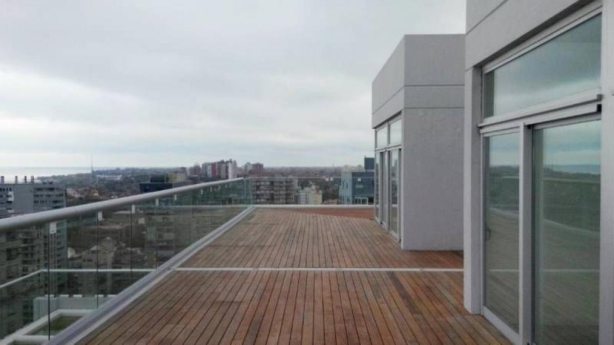 3 bedrooms Apartment in Vicente Lopez, Argentina No. 1591