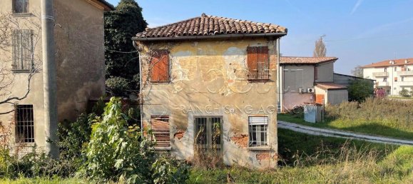 18 rooms House in Ferrara, Italy No. 82267 9