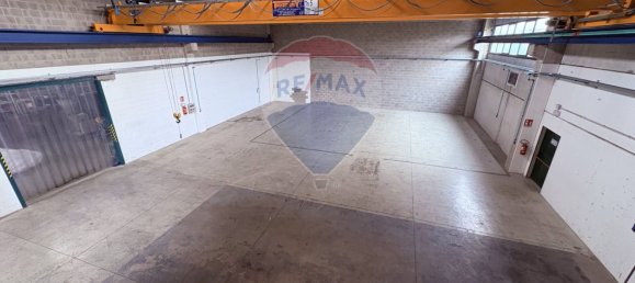 450m² Warehouse in Vanzago, Italy No. 5898 5