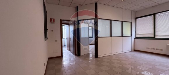 450m² Warehouse in Vanzago, Italy No. 5898 6