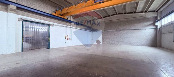 450m² Warehouse in Vanzago, Italy No. 5898 4