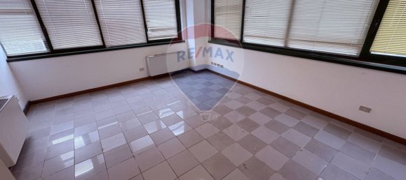 450m² Warehouse in Vanzago, Italy No. 5898 7