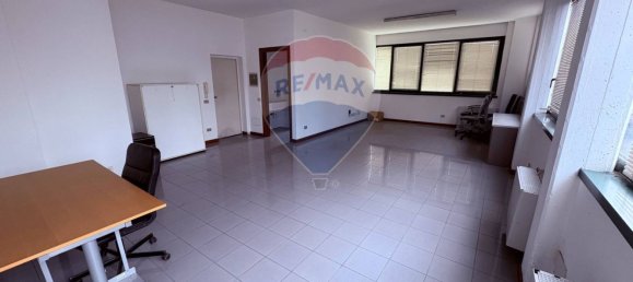 450m² Warehouse in Vanzago, Italy No. 5898 10