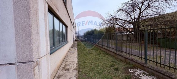 450m² Warehouse in Vanzago, Italy No. 5898 2