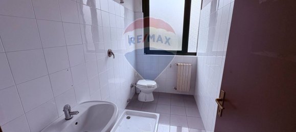 450m² Warehouse in Vanzago, Italy No. 5898 11