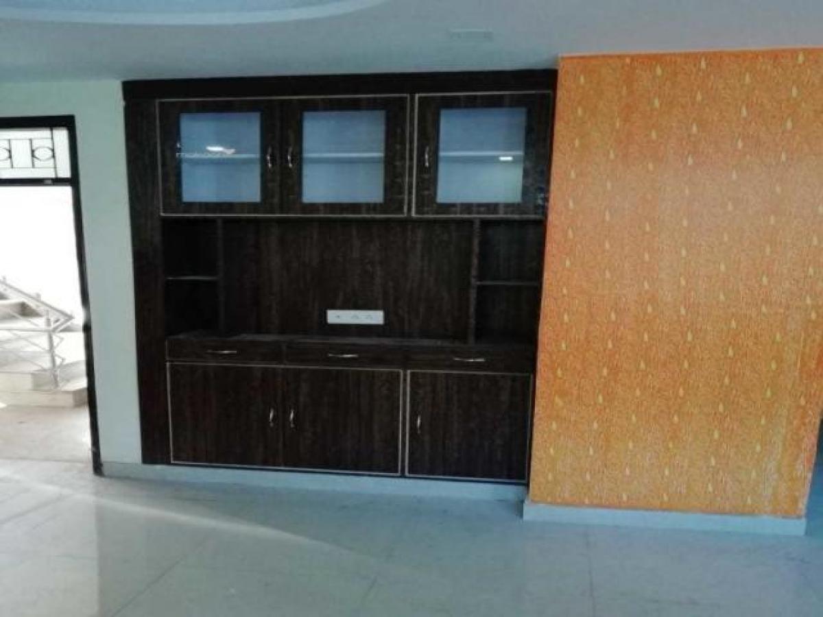 2 bedrooms House in Ghaziabad, India No. 27137