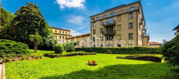 3 bedrooms Apartment in Bergamo, Italy No. 15369 3