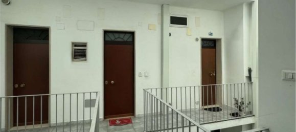 3 rooms Apartment in Bari, Italy No. 41886 2