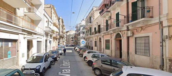 3 rooms Apartment in Bari, Italy No. 41886 3