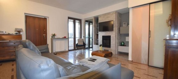 Villa de 2 habitaciónes en Magenta, Italy No. 142755 3