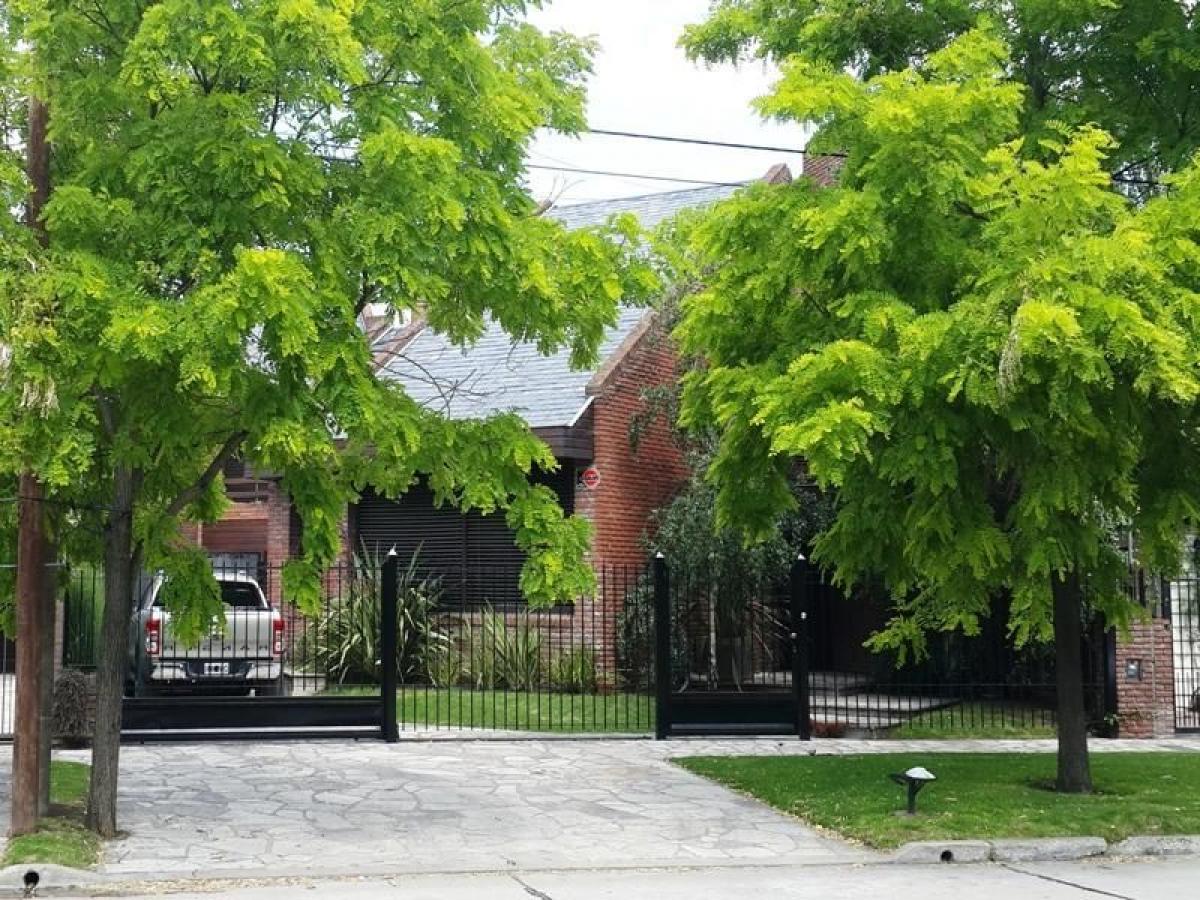 5 bedrooms House in Mar del Plata, Argentina No. 102910