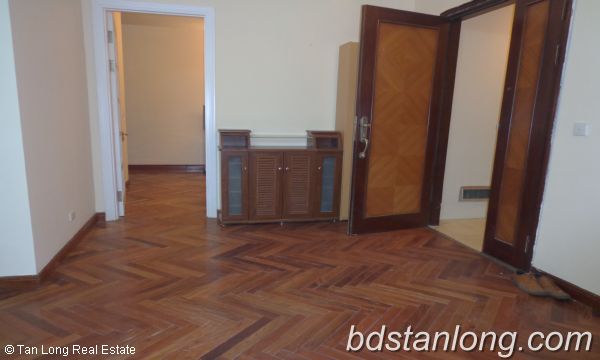 Apartamento de 3 dormitorios en Tay Ho, Vietnam No. 6288