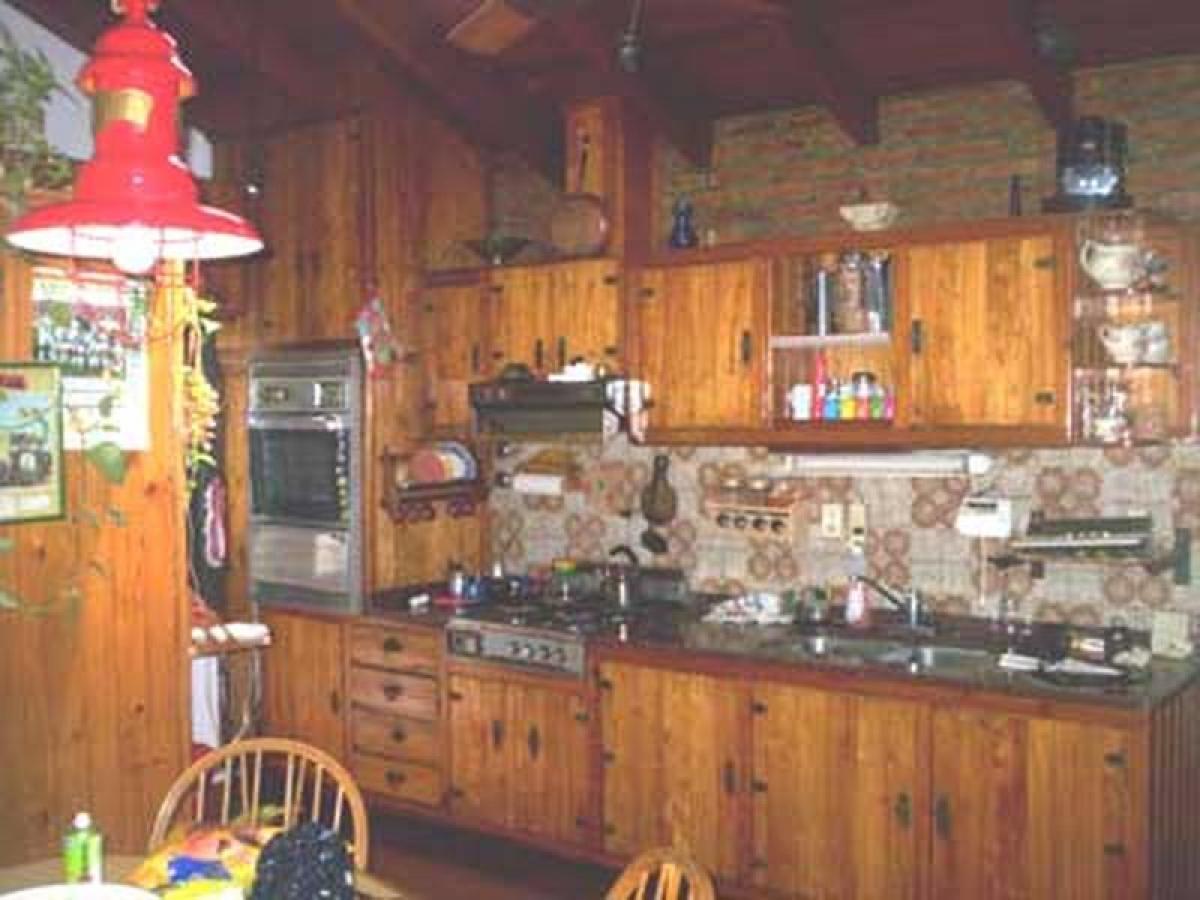 4 bedrooms House in Almirante Brown, Argentina No. 77104