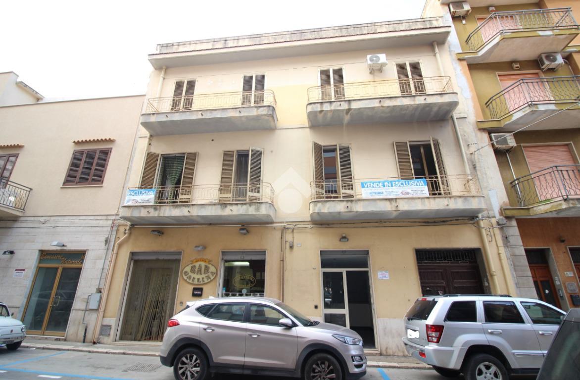 3-salle Garage à Erice, Italy No. 91678