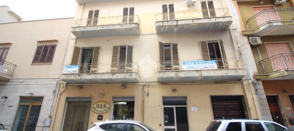 3-salle Garage à Erice, Italy No. 91678 23