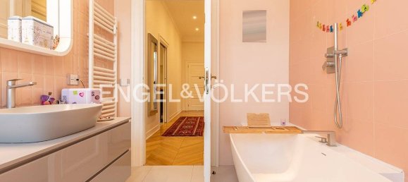 5 bedrooms Apartment in Rome, Italy No. 132062 27