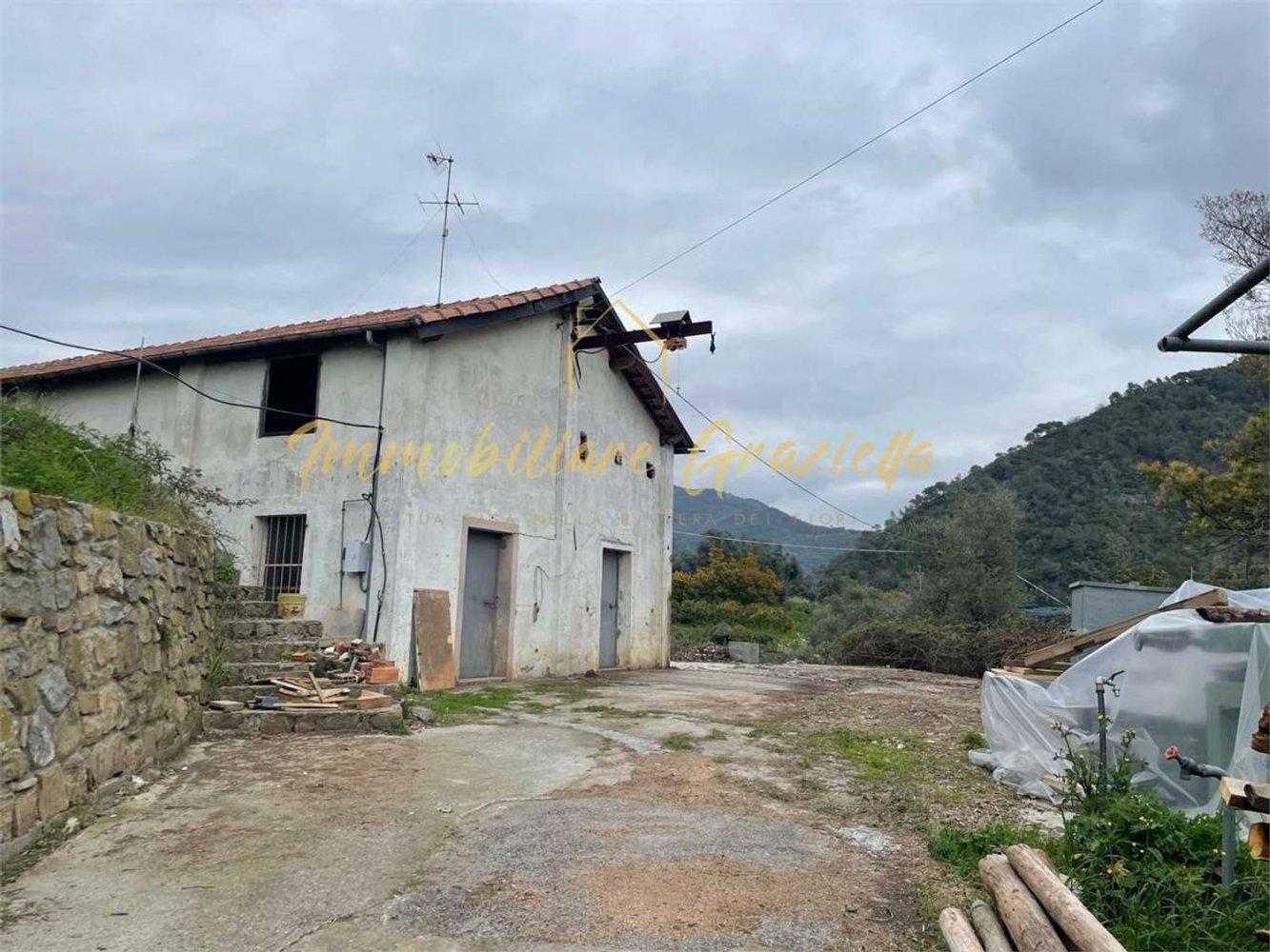 328m² Warehouse in Dolceacqua, Italy No. 216029