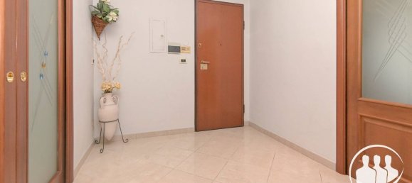 3 rooms Apartment in Turin, Italy No. 119269 6