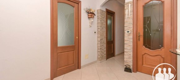 3 rooms Apartment in Turin, Italy No. 119269 5