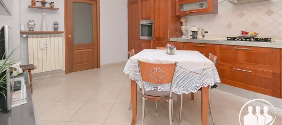 3 rooms Apartment in Turin, Italy No. 119269 7