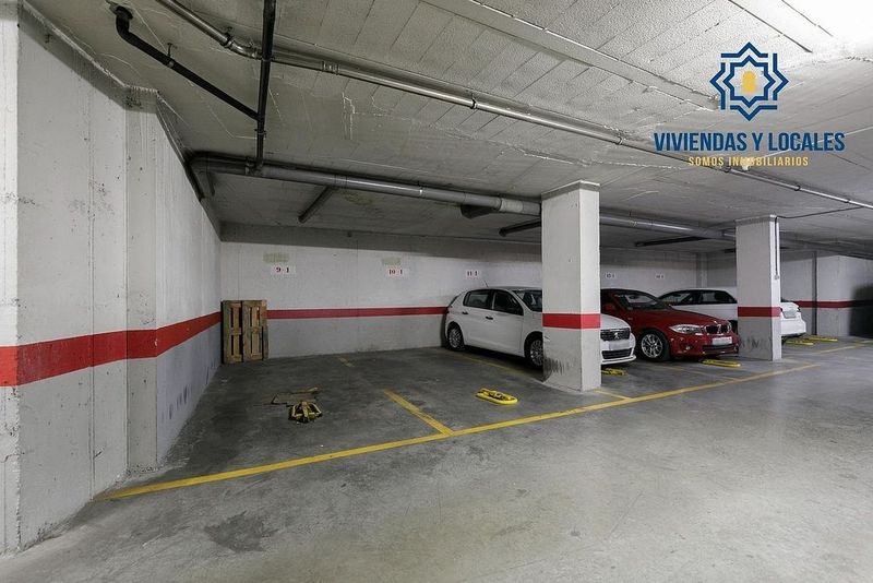  Garage in Granada, Spain No. 223806