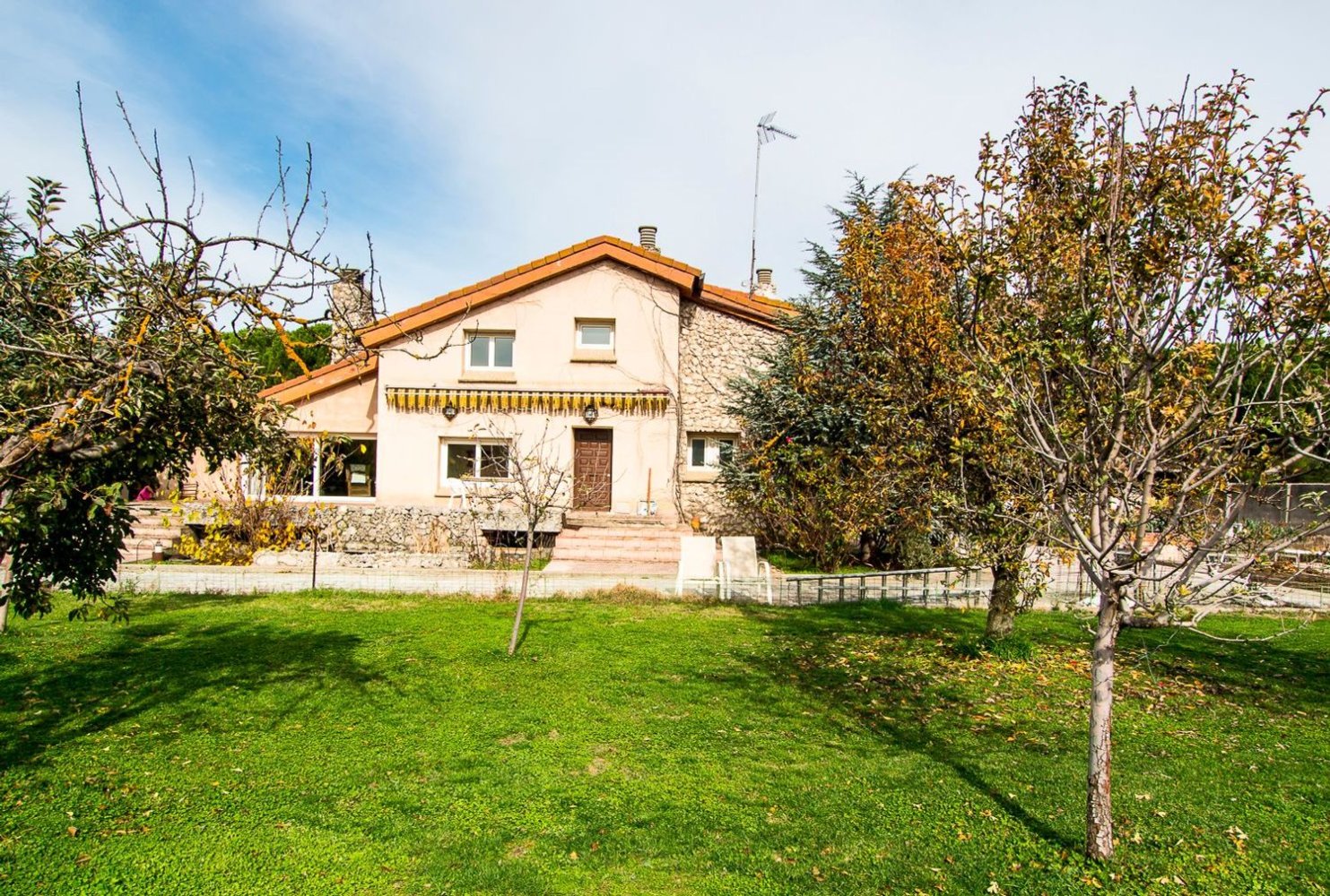 Casa de 3 dormitorios en Laguna de Duero, Spain No. 248975