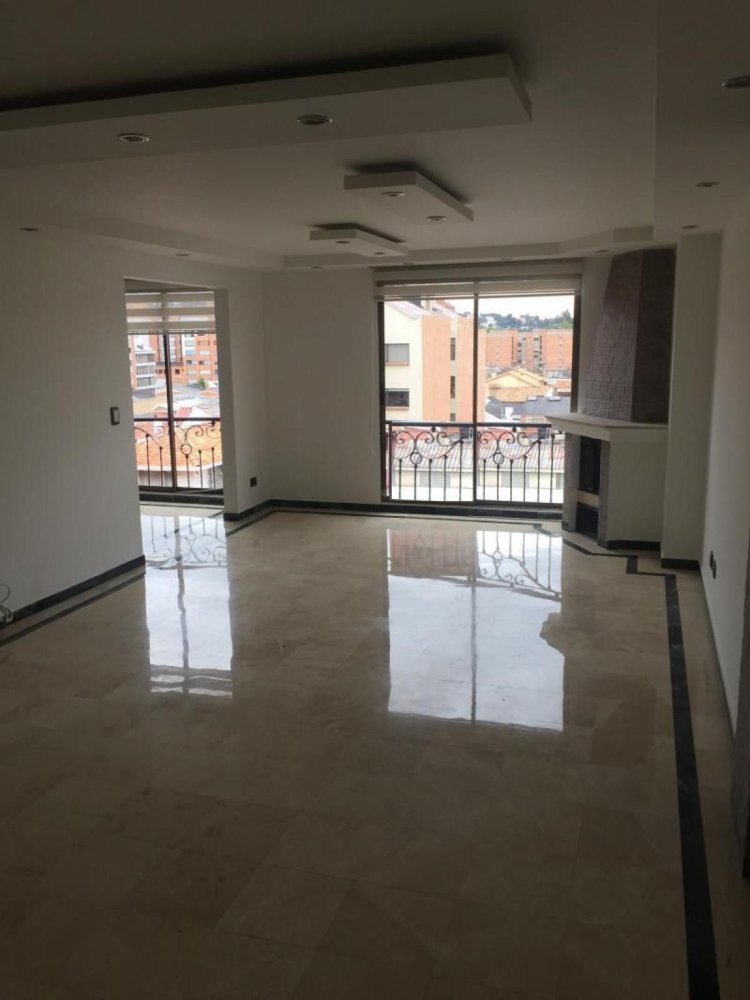 Casa de 3 dormitorios en Bogotá, Colombia No. 10841