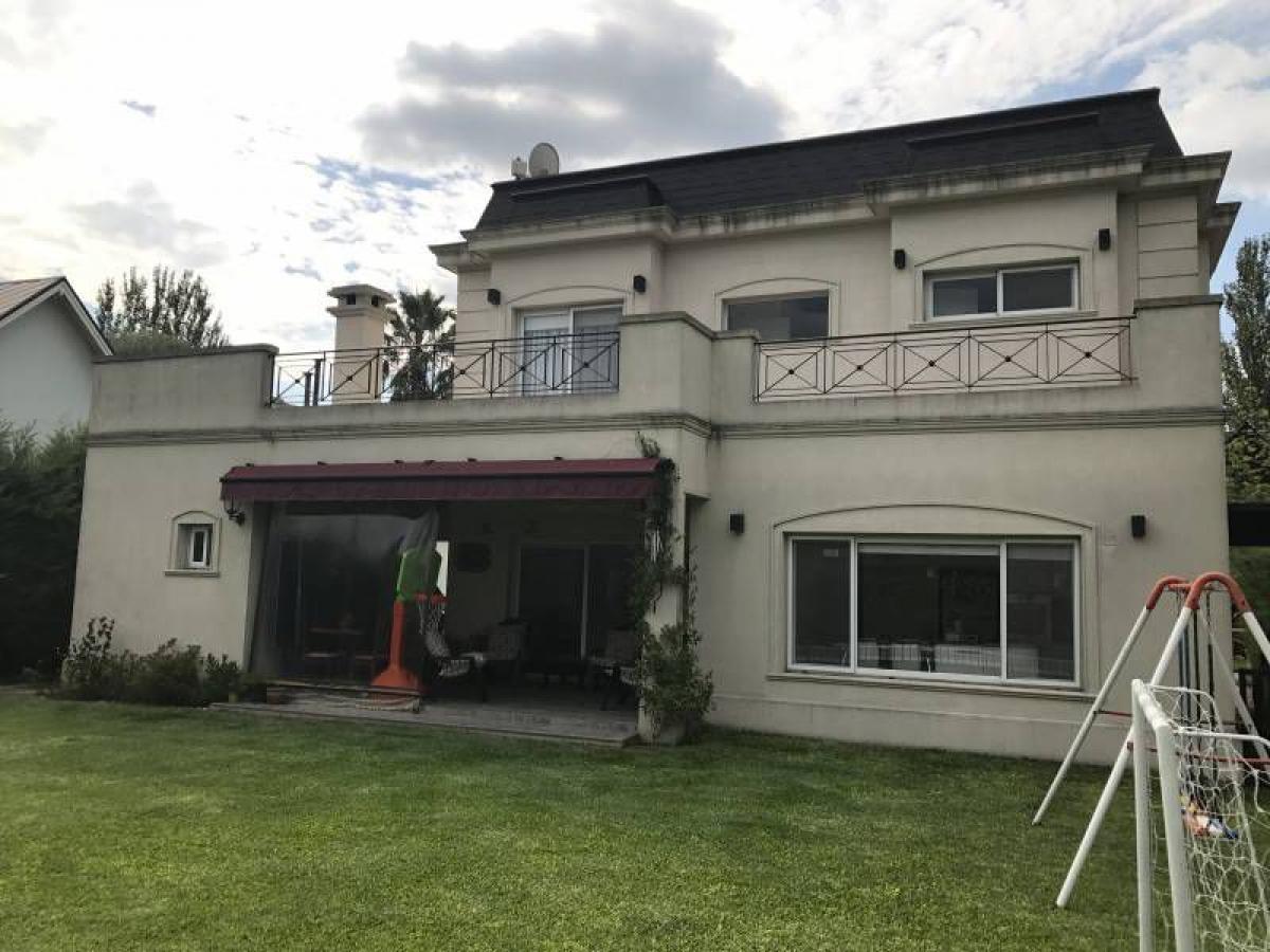 4 bedrooms House in Ezeiza, Argentina No. 78687