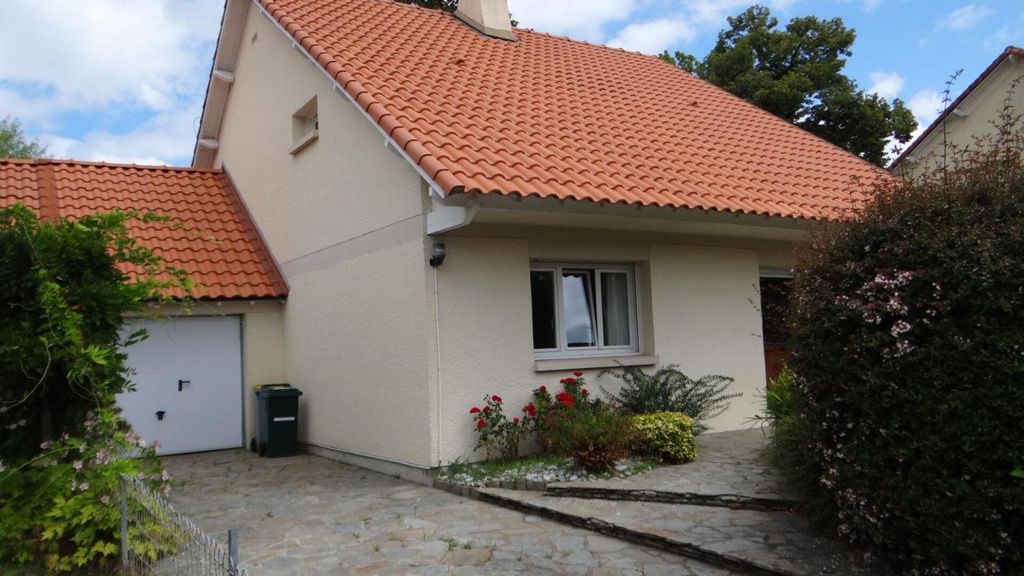 3 bedrooms House in Saint-Sebastien-sur-Loire, France No. 95575