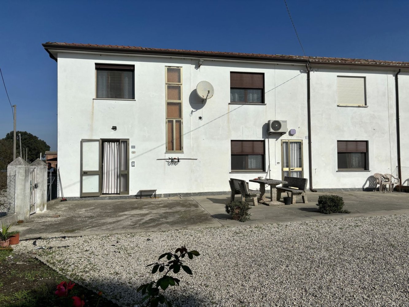 Дом с 7 комнатами в Корбола, Италия № 174176